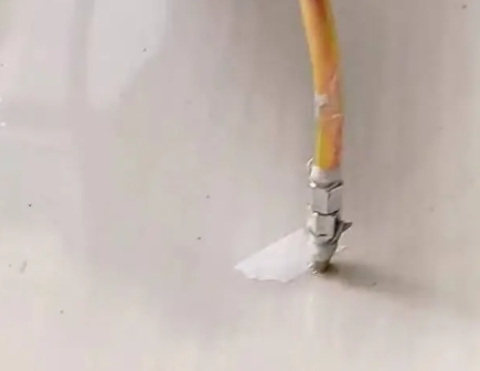 北戴河瓷砖空鼓维修公司专业解答在瓷砖铺贴过程中，如果使用的砂料过粗（如全部使用了粗砂），可能会导致以下问题